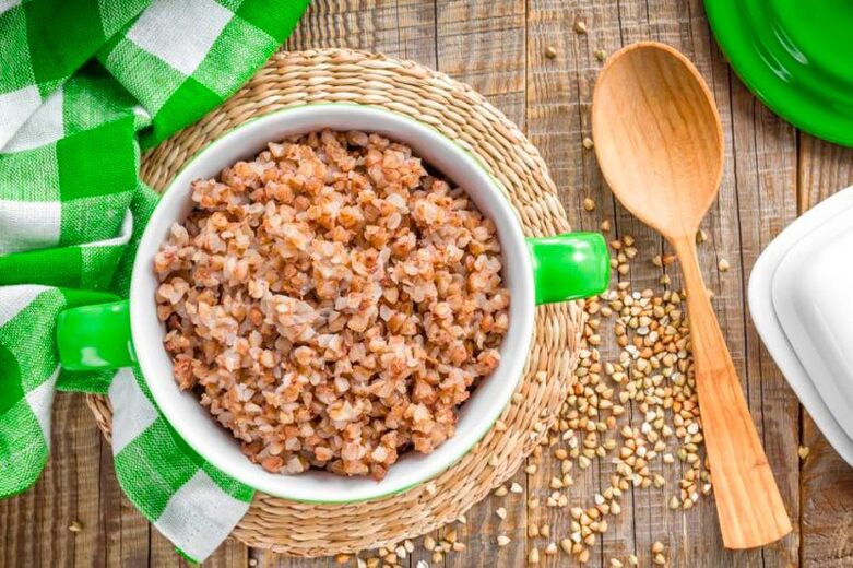 Cheap dietary porridge with buckwheat in the diet of those who want to lose weight