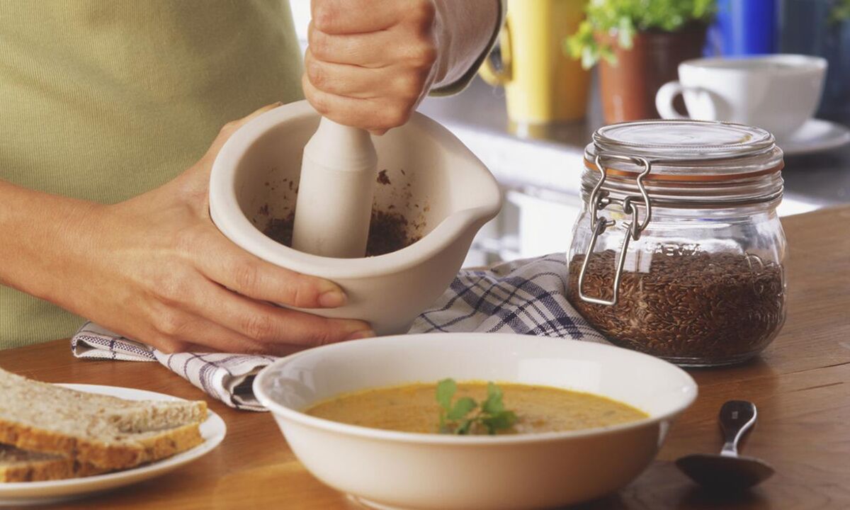 Adding flax seeds to the soup for good bowel function